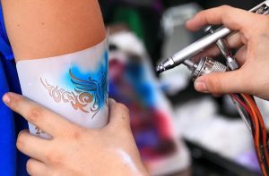 Airbrush Tattoo Artist per artist